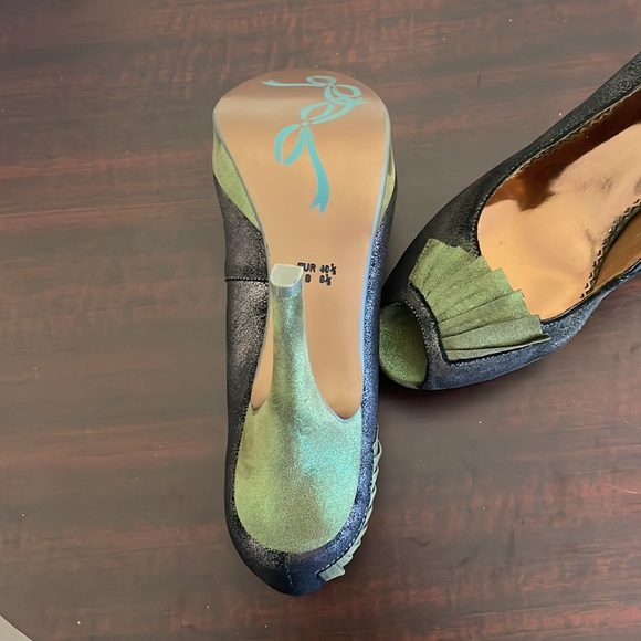 New in box Poetic License Egyptian Princess metallic green and bronze heels - Picture 4 of 8